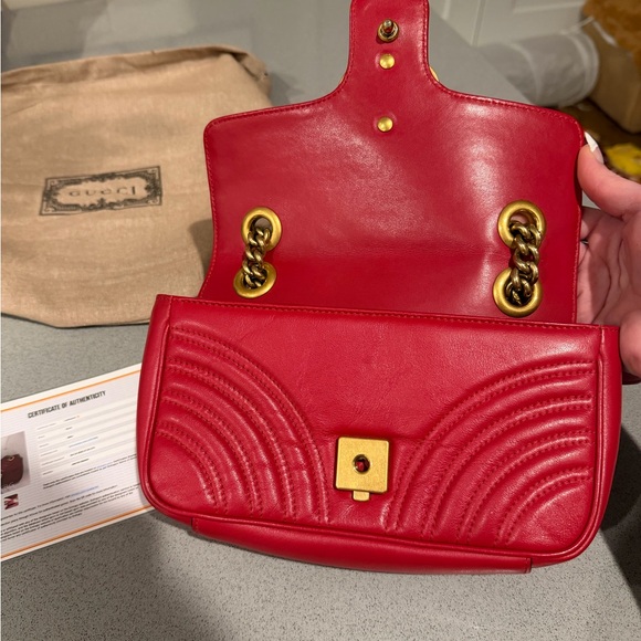 Gucci Marmont Red Shoulder Bag - Picture 12 of 16